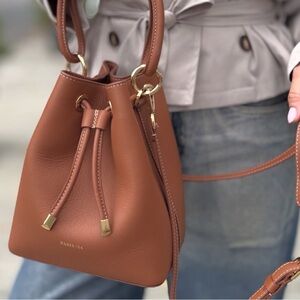 Paris 64 Elegant Brown Leather Bucket Bag